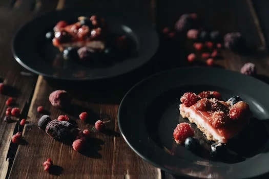 classic cheesecake slice with berries